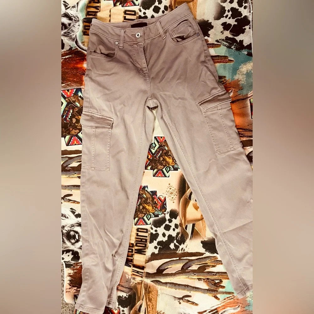 Women’s Classic Cream Cargo Pants - Picture 3 of 4